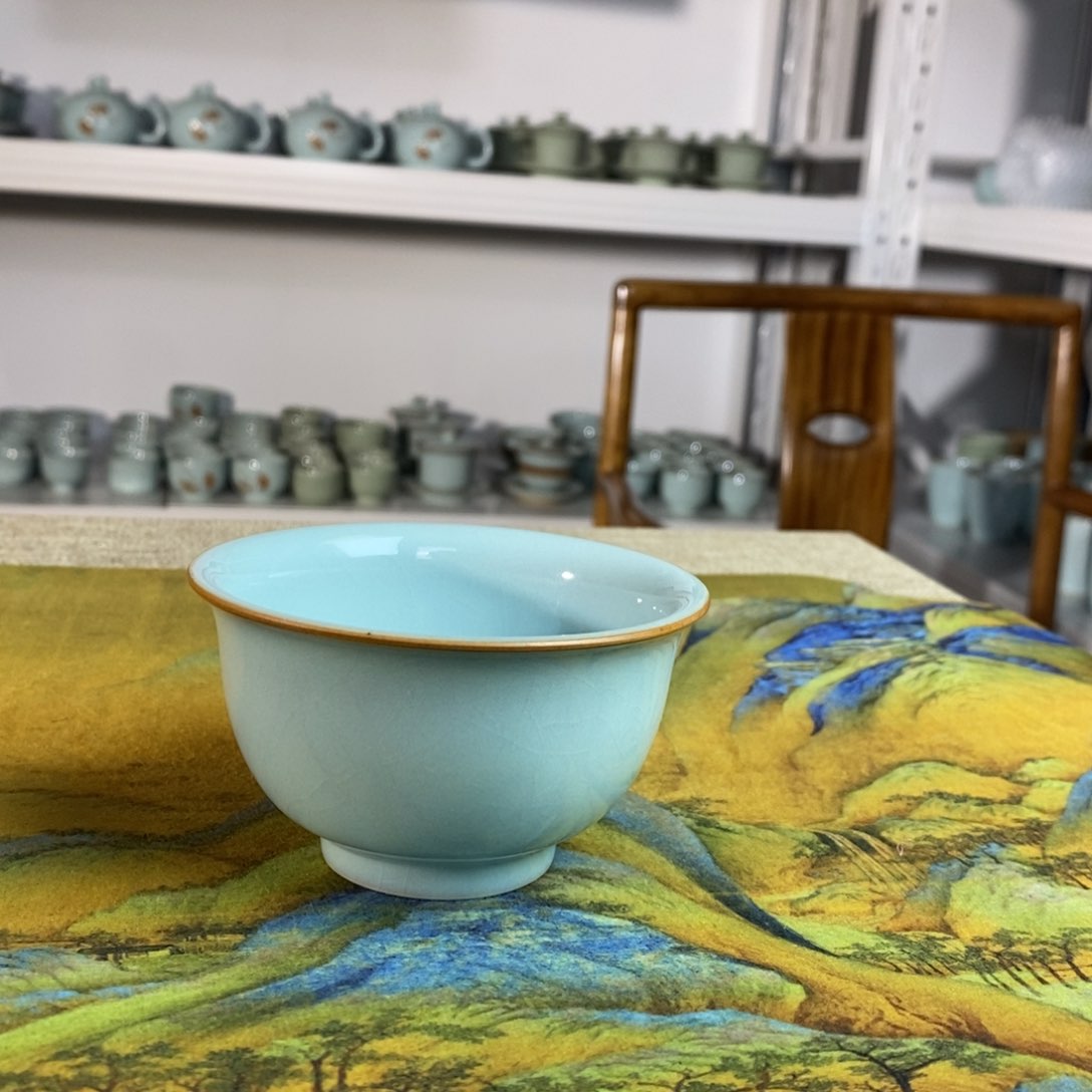 【闪购商品】天青压手杯微微瑕。。。。