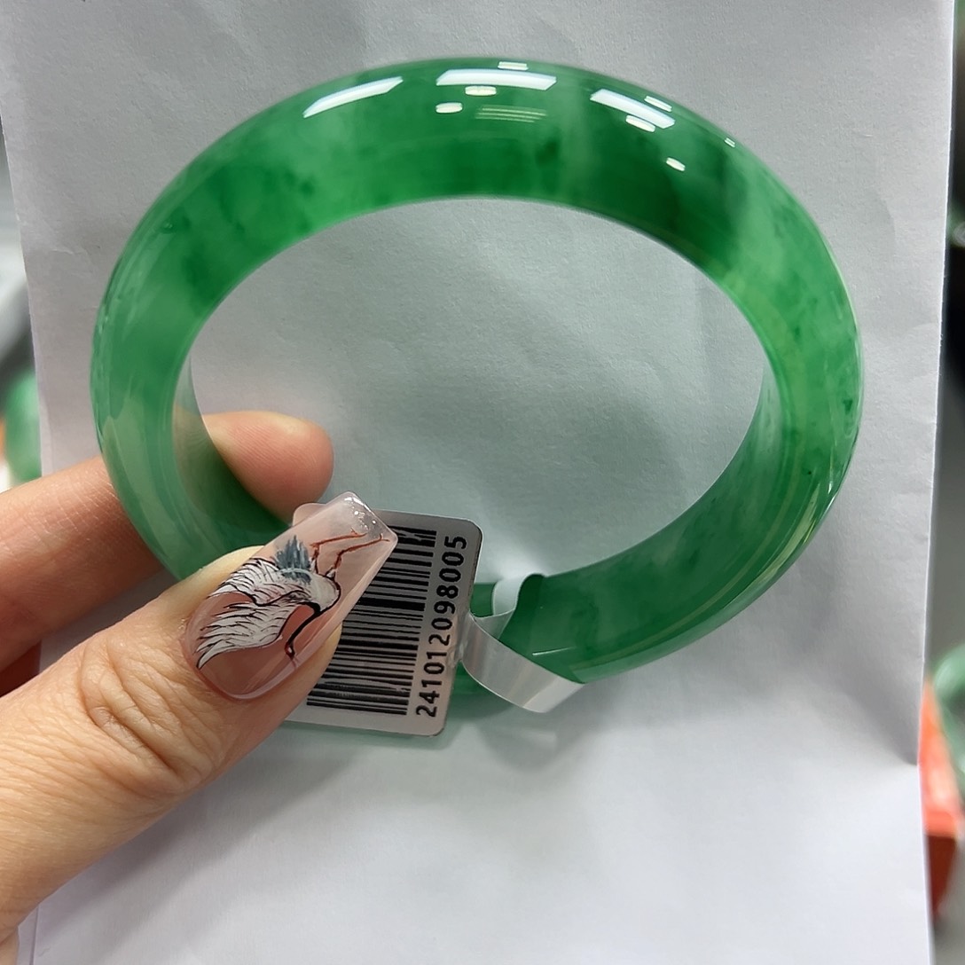 石英质玉手镯未镶嵌花**～