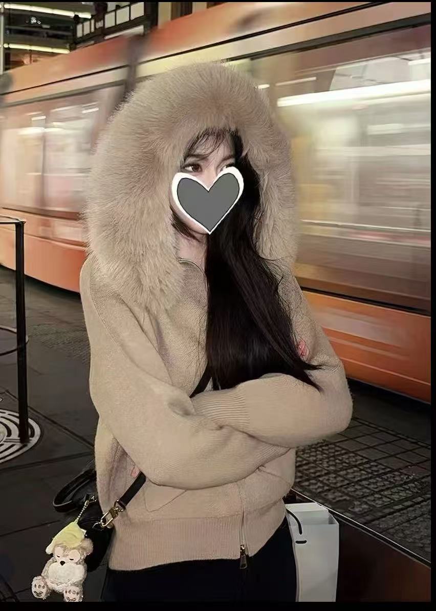 温柔白色连帽拉链针织外套女拼接毛领2025春季新款韩系慵懒风开衫