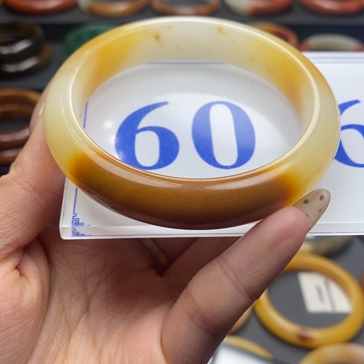 石英质玉（黄龙玉）手镯未镶嵌