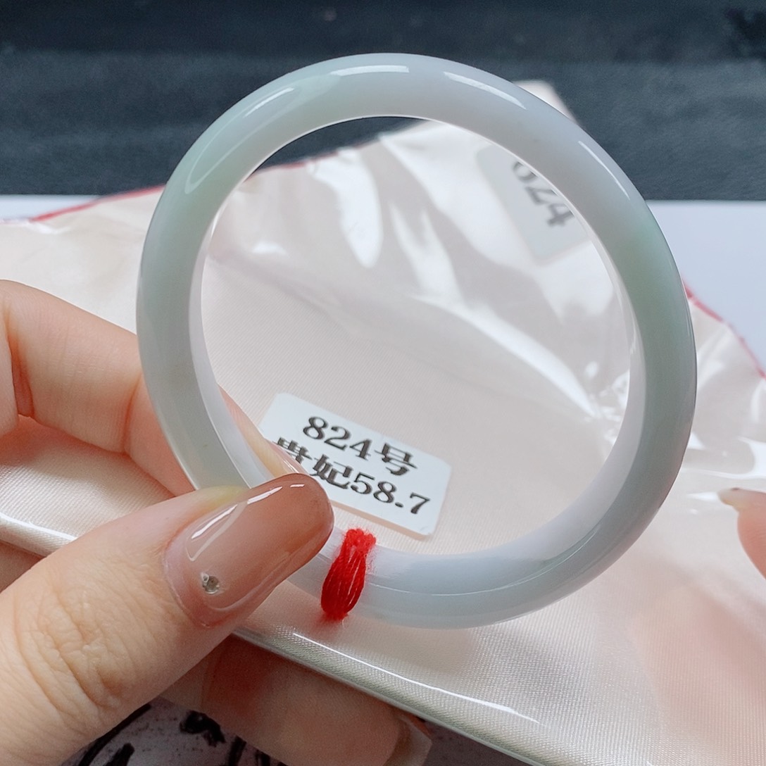 【闪购商品】未镶嵌手镯（贵妃镯）翡翠420号