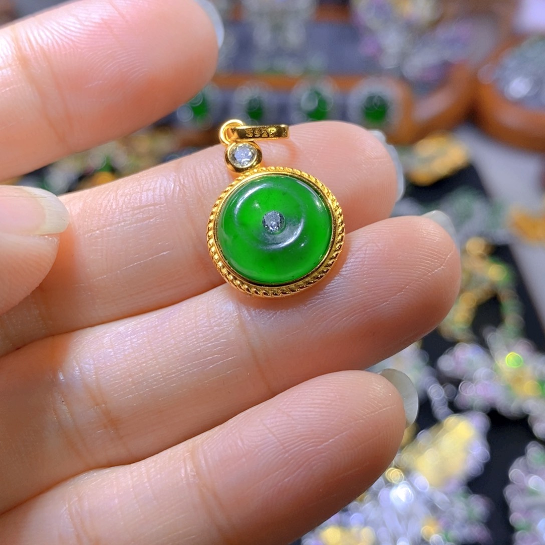 翡翠颈饰银S925镶嵌天然翡翠