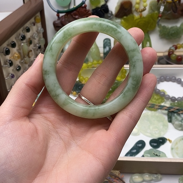 蛇纹石玉手镯未镶嵌岫玉2