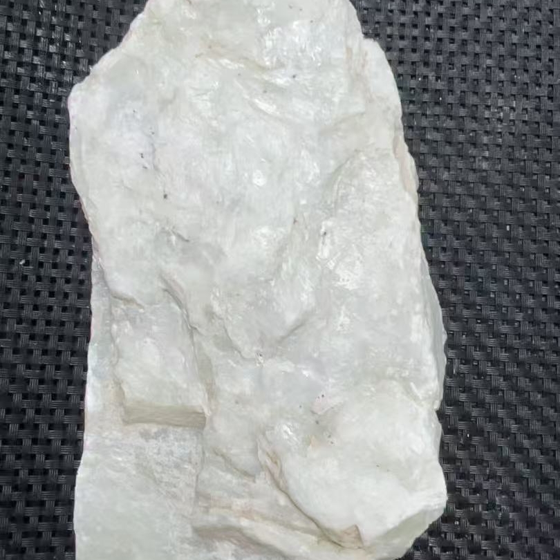 新疆精品和田玉山料