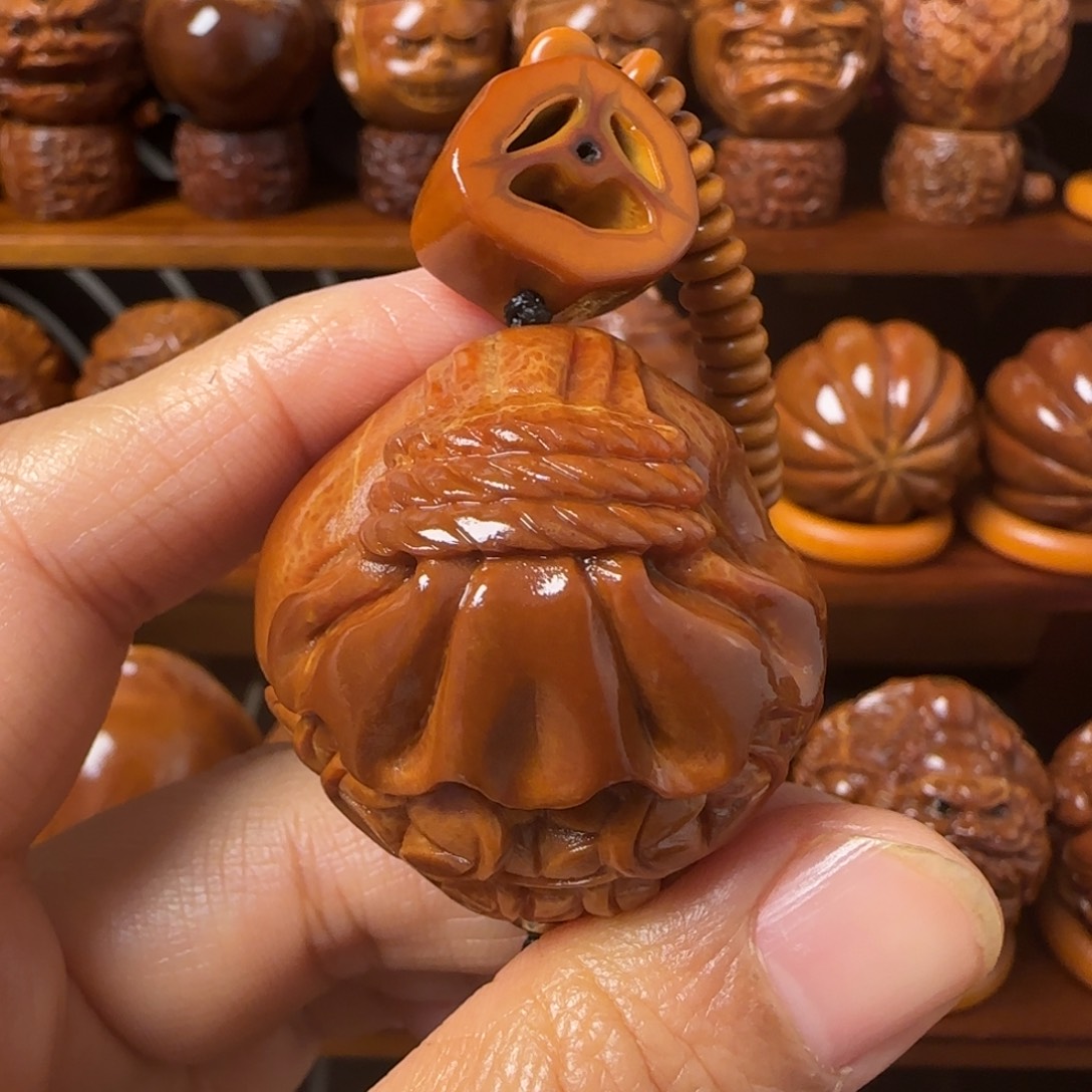 我***我橄榄核把件钱袋子手把件