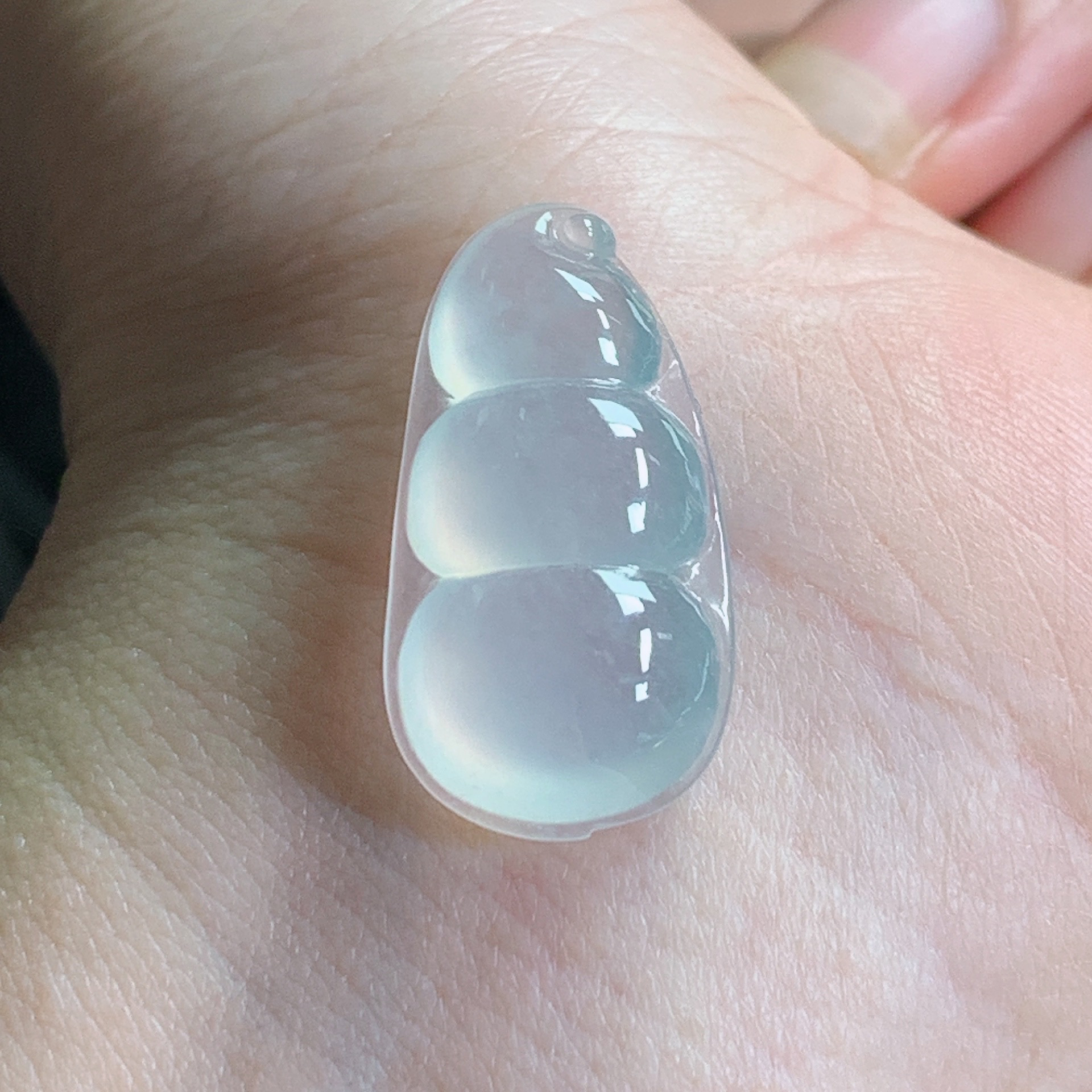 天然缅甸翡翠A货冰种起光饱满豆子吊坠，尺寸24.5*13*6.1