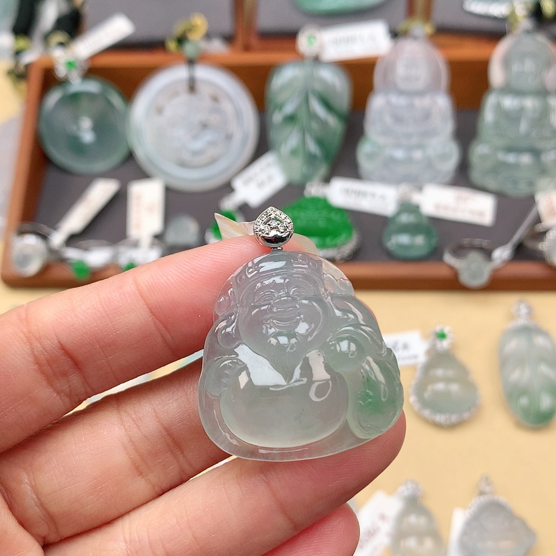 翡翠颈饰18K金镶嵌财神爷
