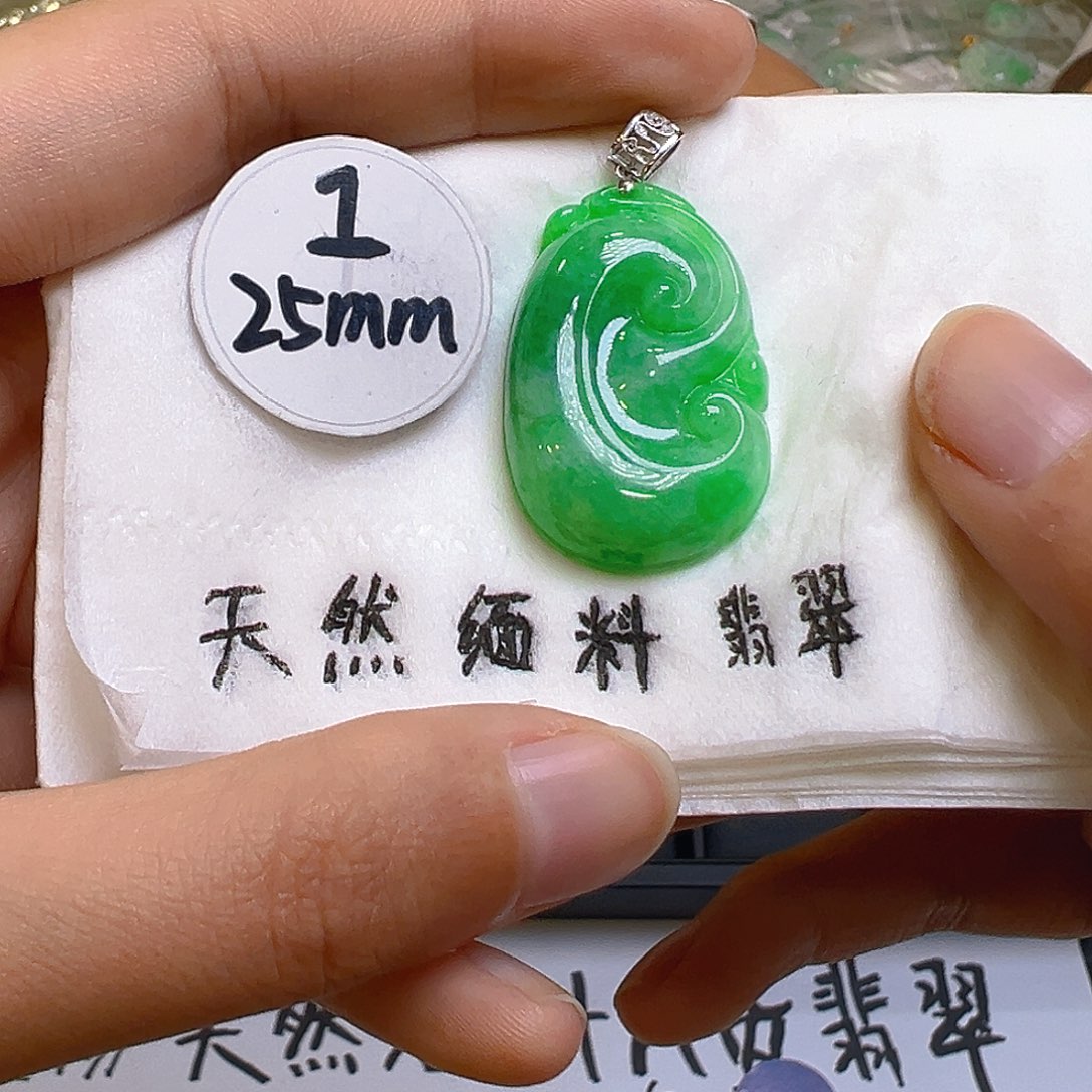 翡翠颈饰18K金镶嵌翡翠