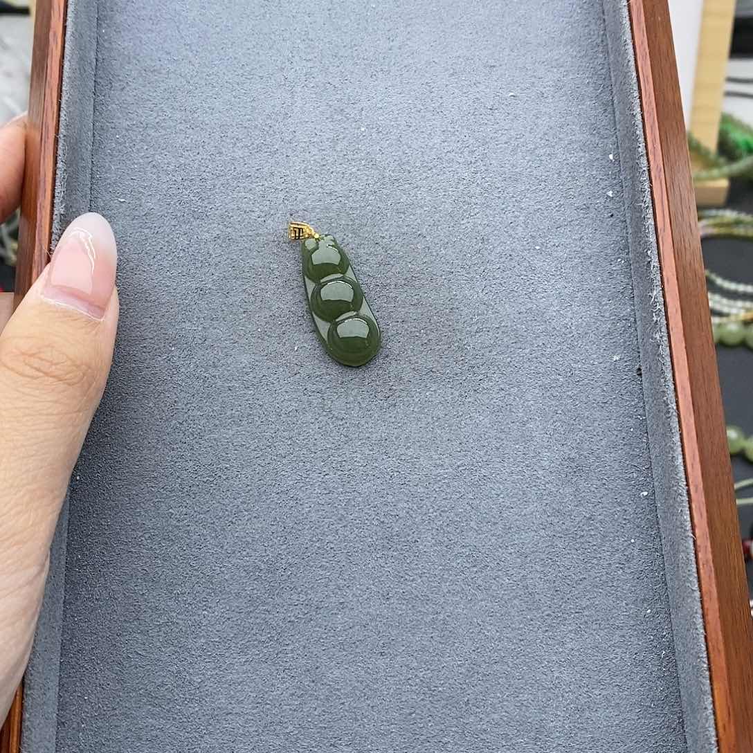 和田玉吊坠(不含链)18K金镶嵌