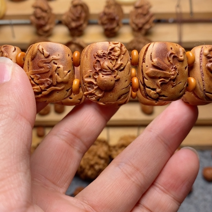 桃核雕刻暗八仙手牌