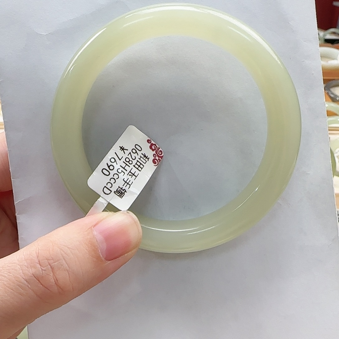 和田玉手镯未镶嵌一**妹57