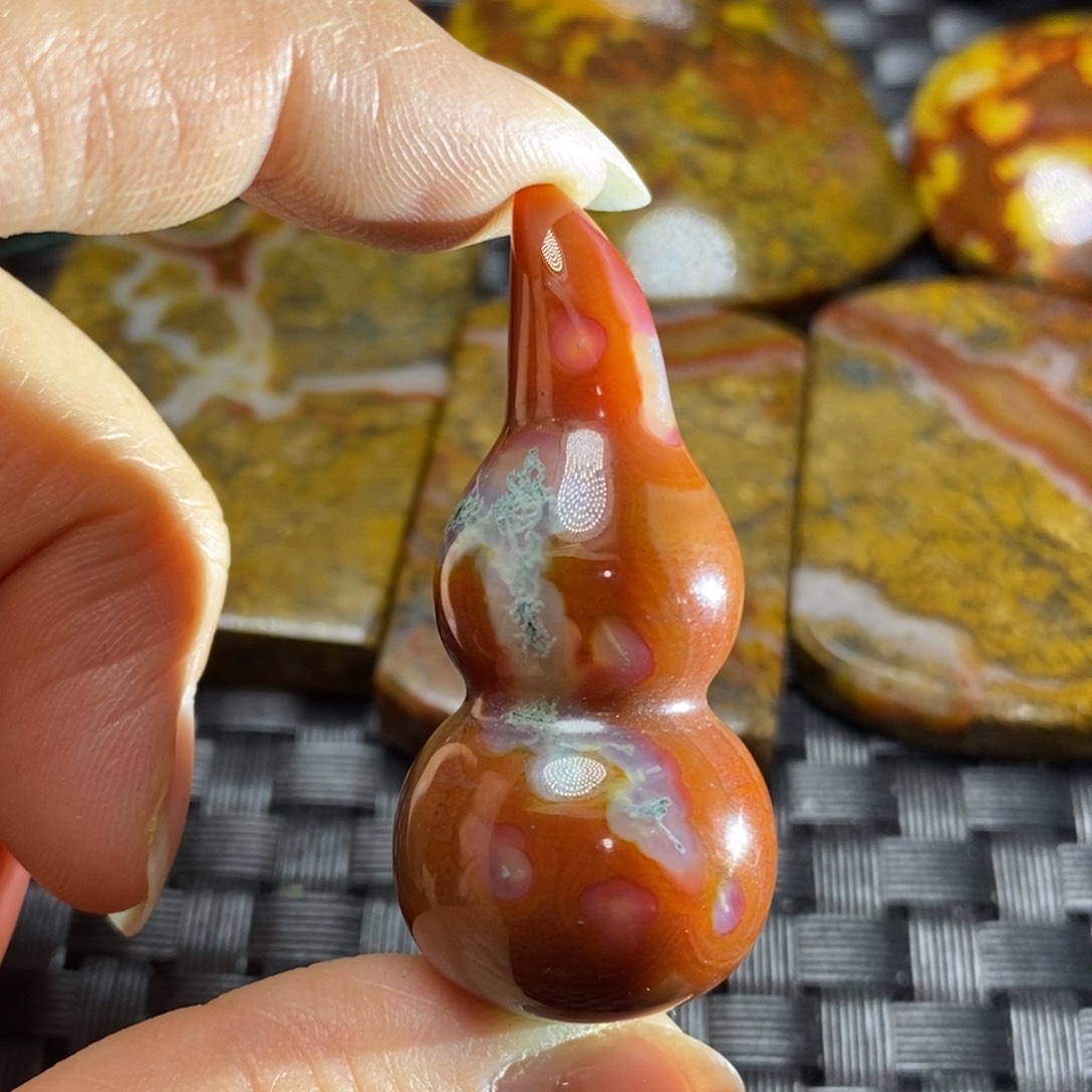 玛瑙/玉髓挂件未镶嵌小***翁