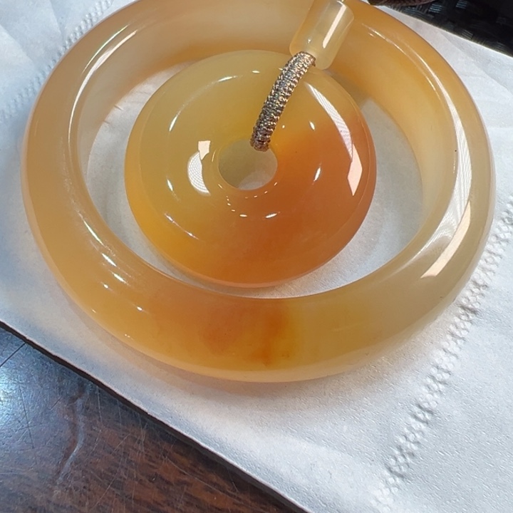 石英质玉（黄龙玉）手镯未镶嵌