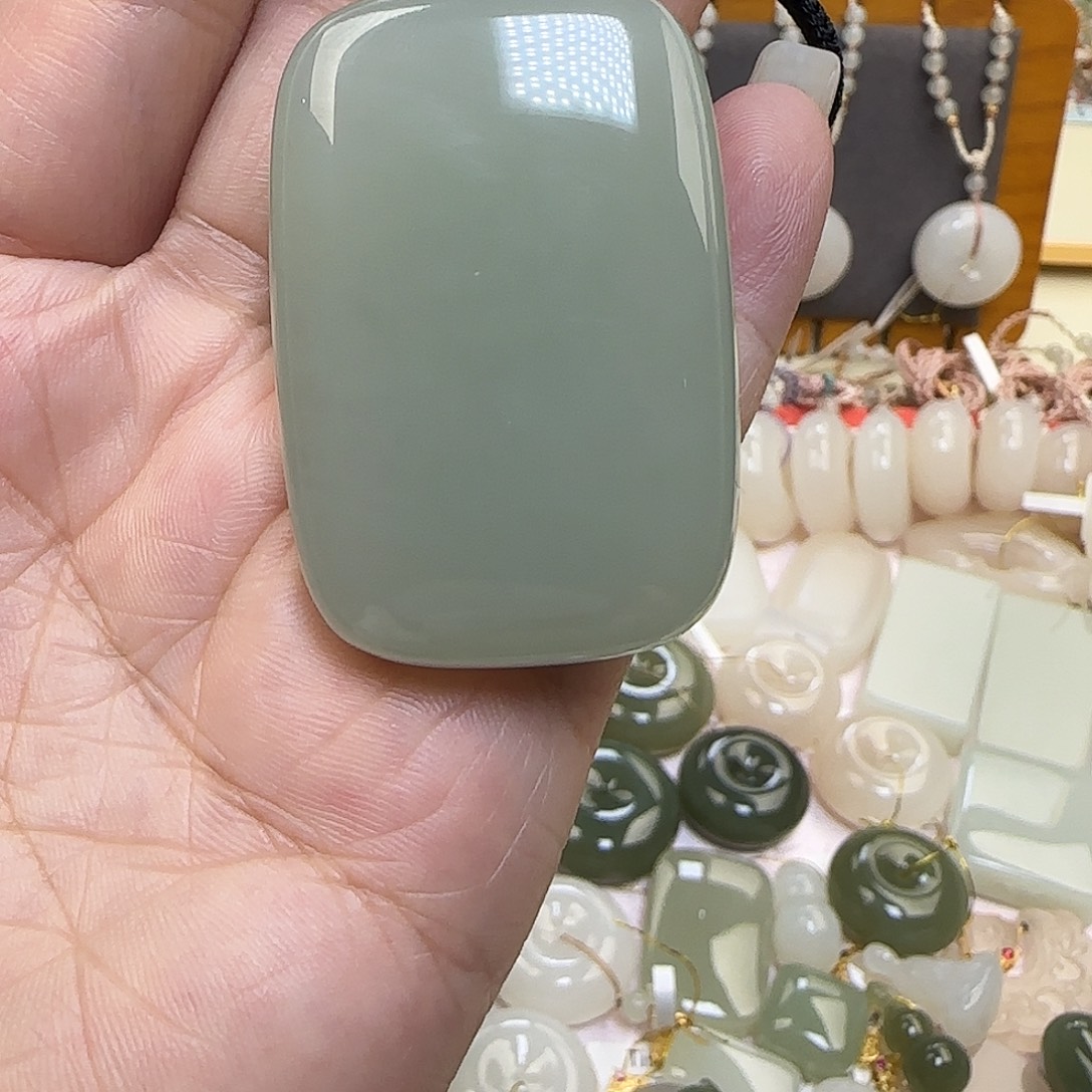 阳***好和田玉未镶嵌颈饰