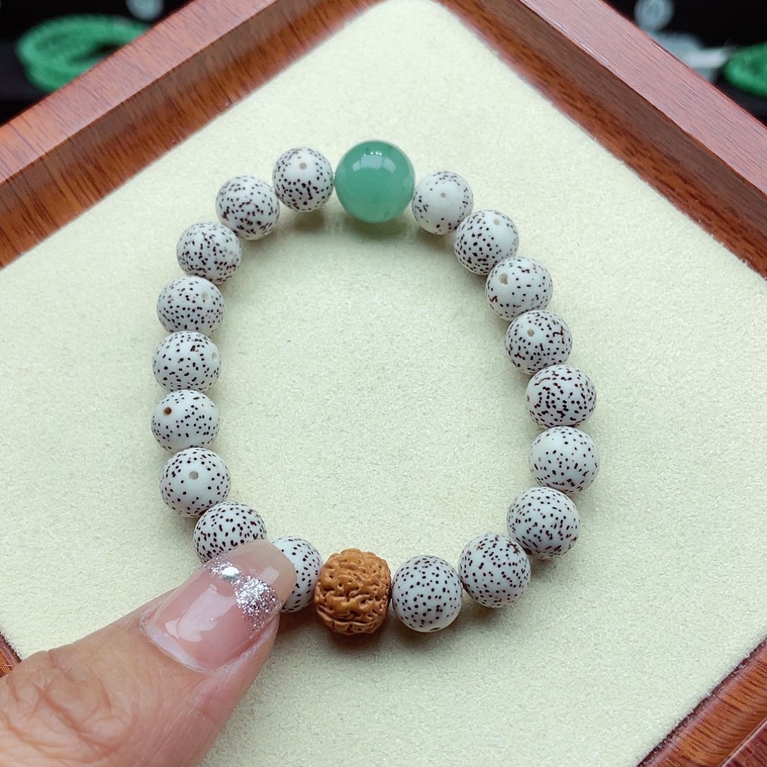 翡翠手链未镶嵌翡翠