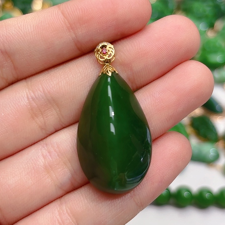 和田玉（碧玉）18K金镶嵌颈饰