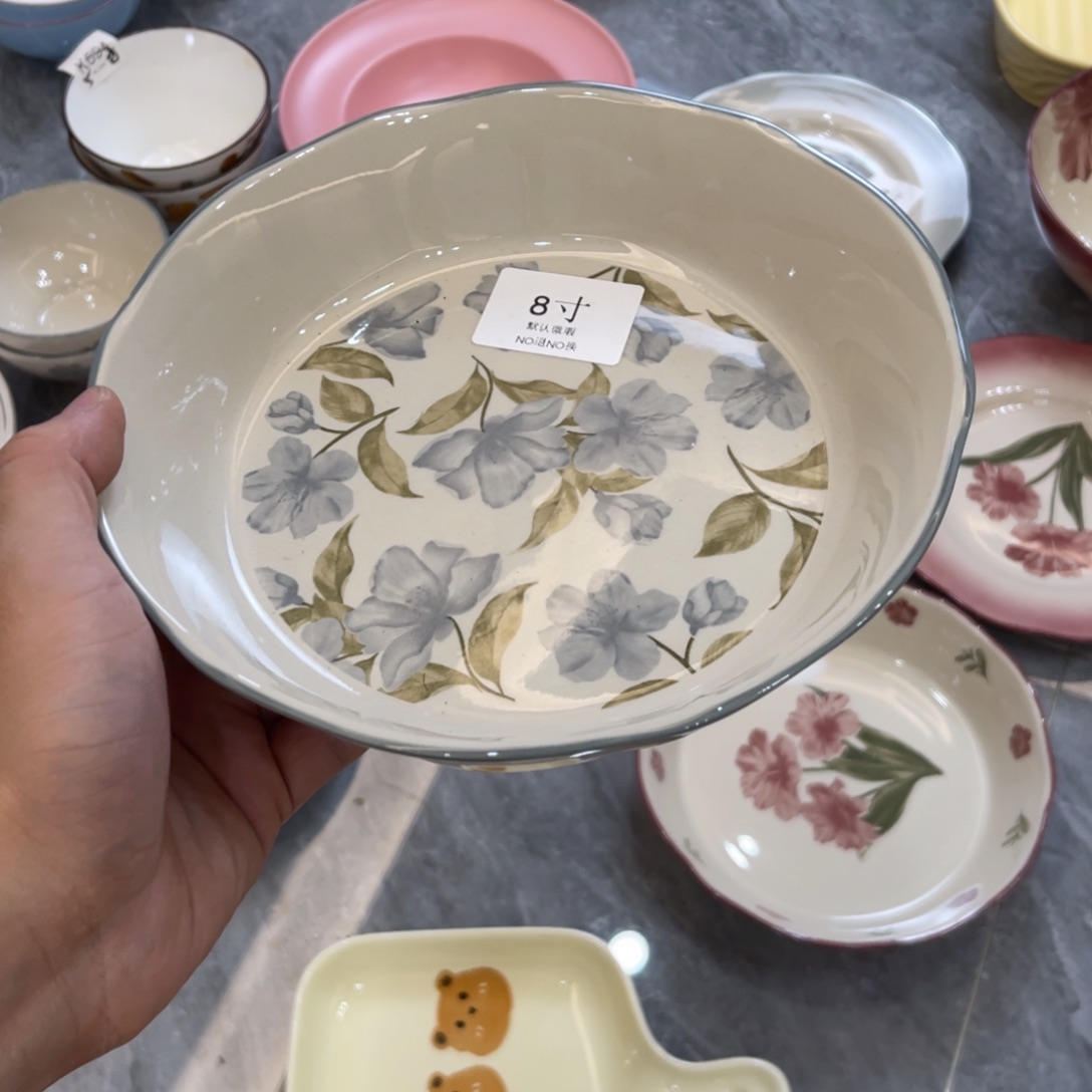 陶瓷微瑕餐具介意勿拍，满18飞！