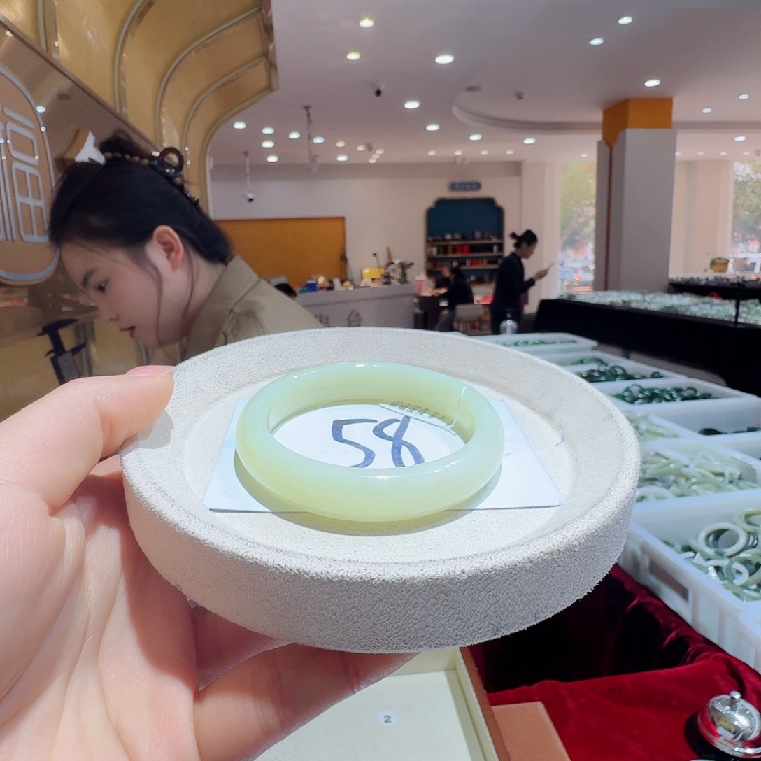 和田玉未镶嵌手镯239