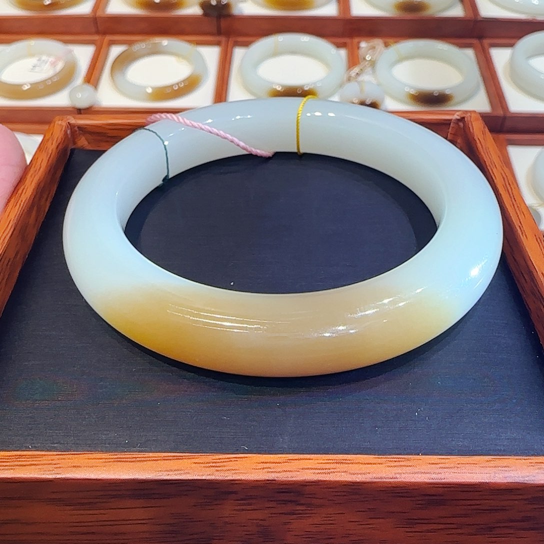 和田玉手镯未镶嵌且末一抹糖56 57 58