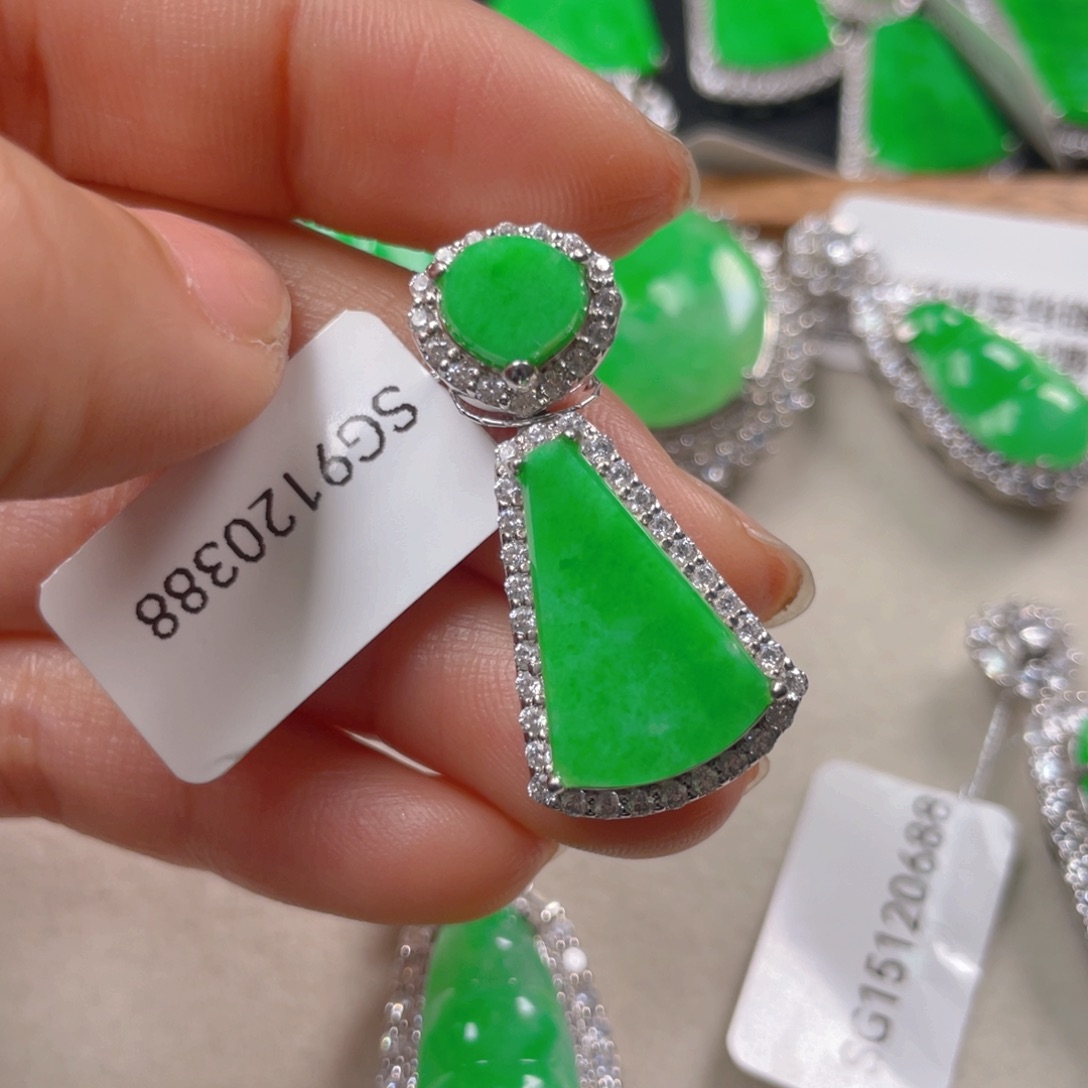 翡翠颈饰银S925镶嵌翡翠