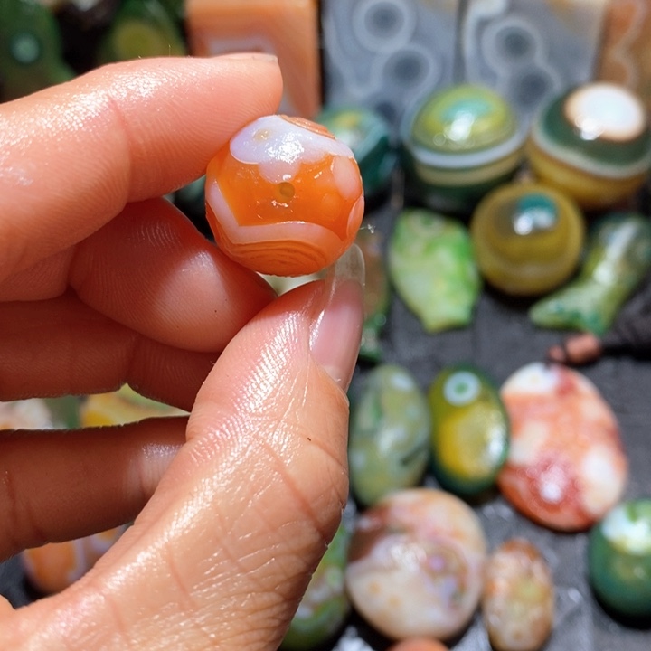 玛瑙/玉髓颈饰未镶嵌云**音