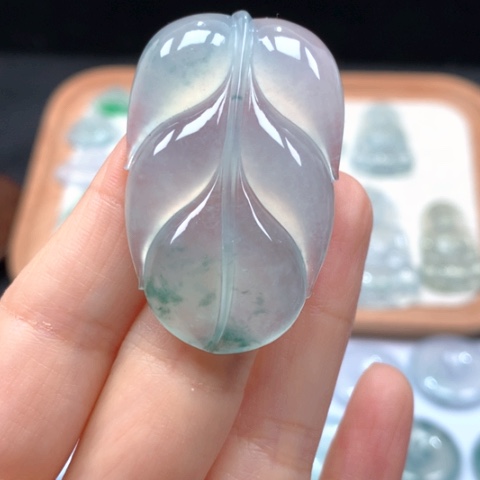 翡翠颈饰未镶嵌冰种飘花大叶子