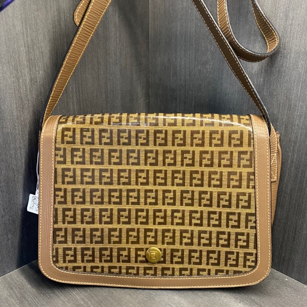 90新 FENDI/芬迪 兔兔奢G专属/芬迪斜挎包/240610008
