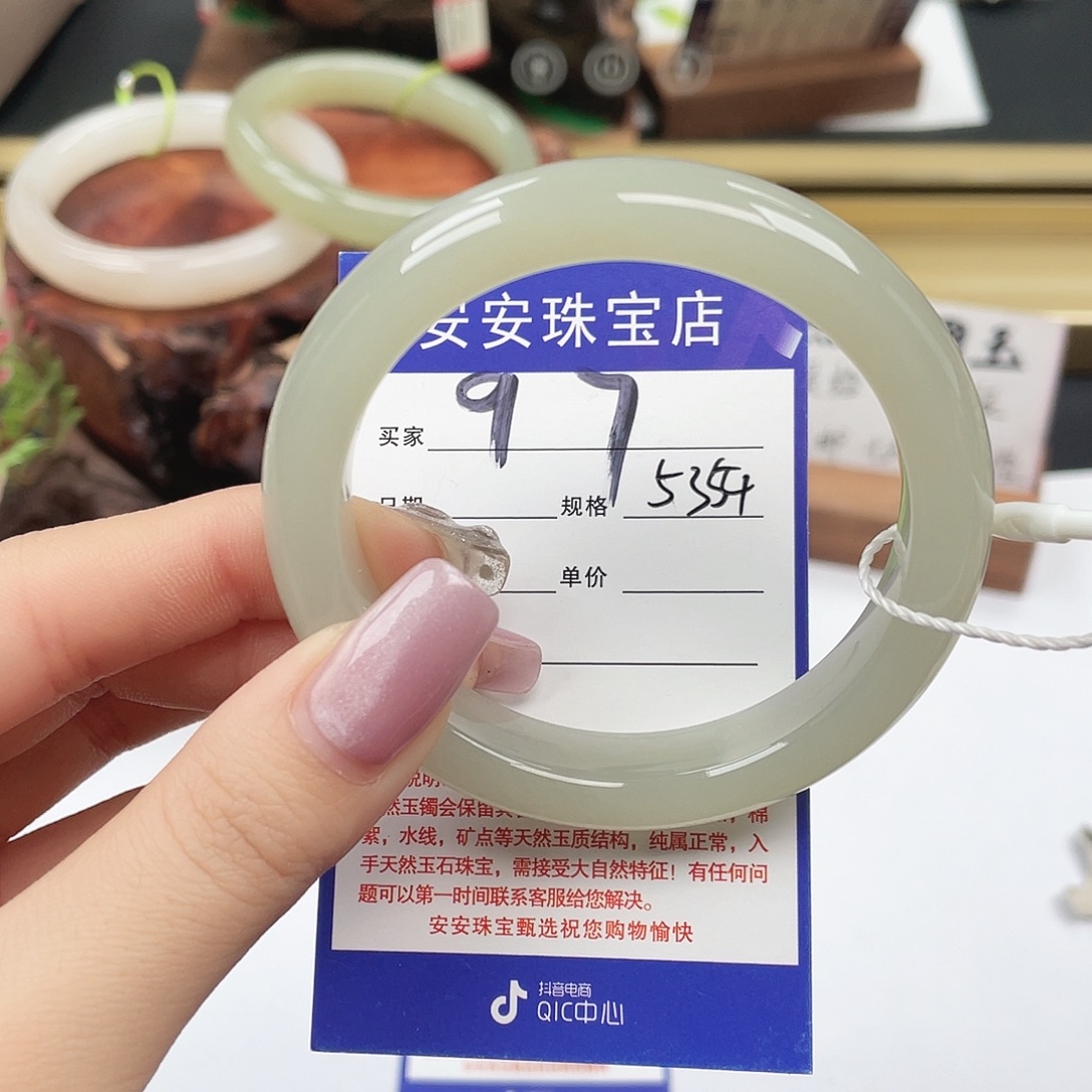 和田玉未镶嵌手镯
