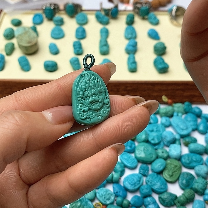 绿松石颈饰未镶嵌