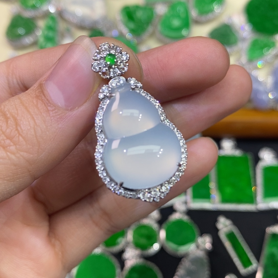 翡翠吊坠(不含链)18K金镶嵌