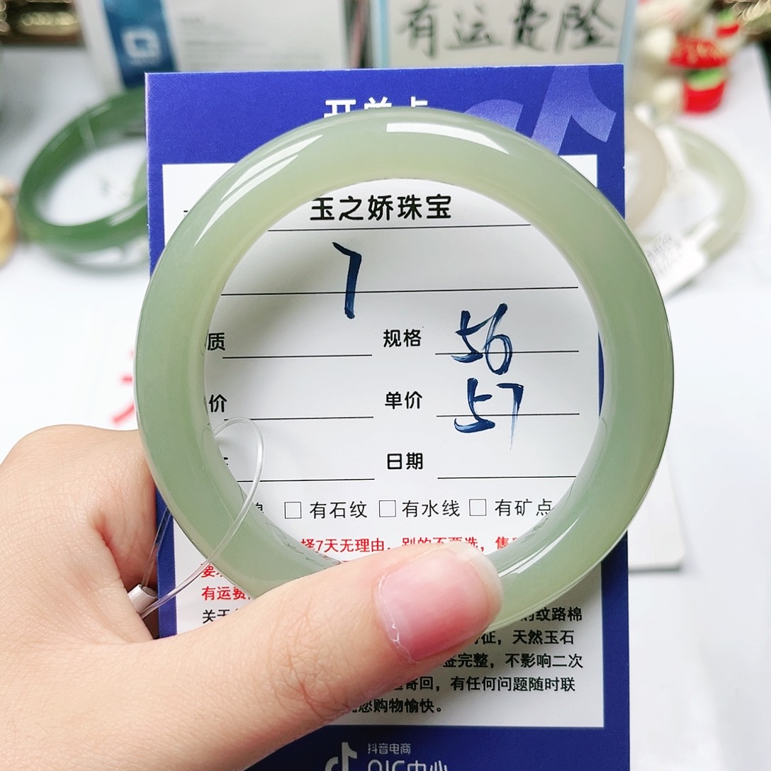 未镶嵌手镯和田玉哈***瓜