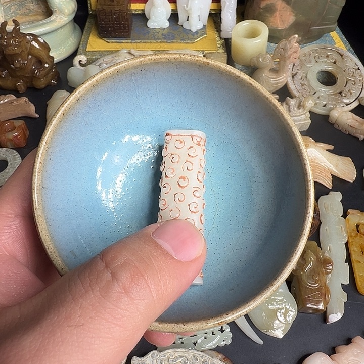 瓷片仲*?陶瓷摆件与陶瓷摆设