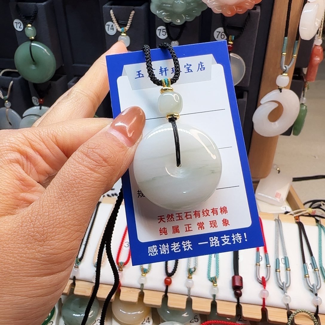 石英质玉未镶嵌颈饰