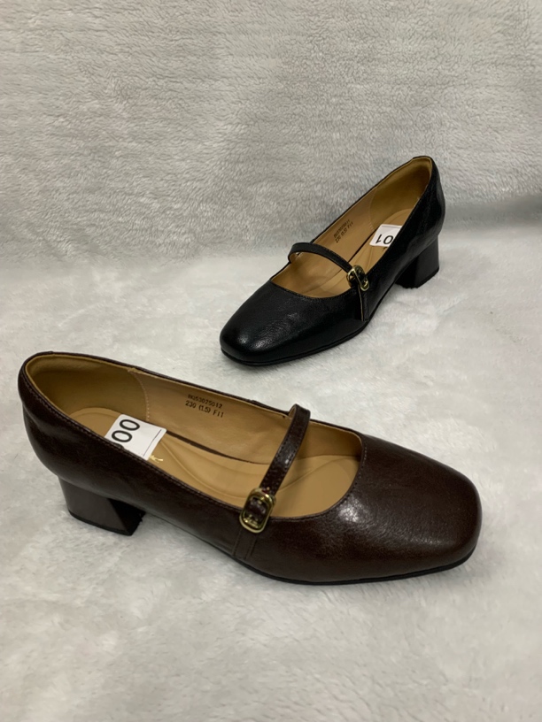 红丁丁家手抓纹羊皮圆头粗低跟盘扣四季单鞋浅口百搭舒适软底501