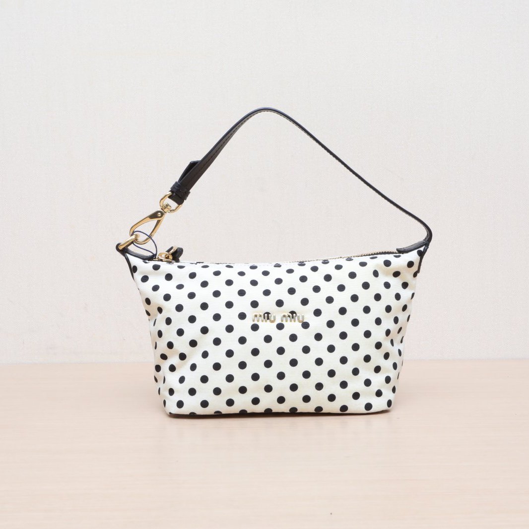 95新 MIU MIU/缪缪  米色 尼龙 波点饭盒包 腋下包 P205843307
