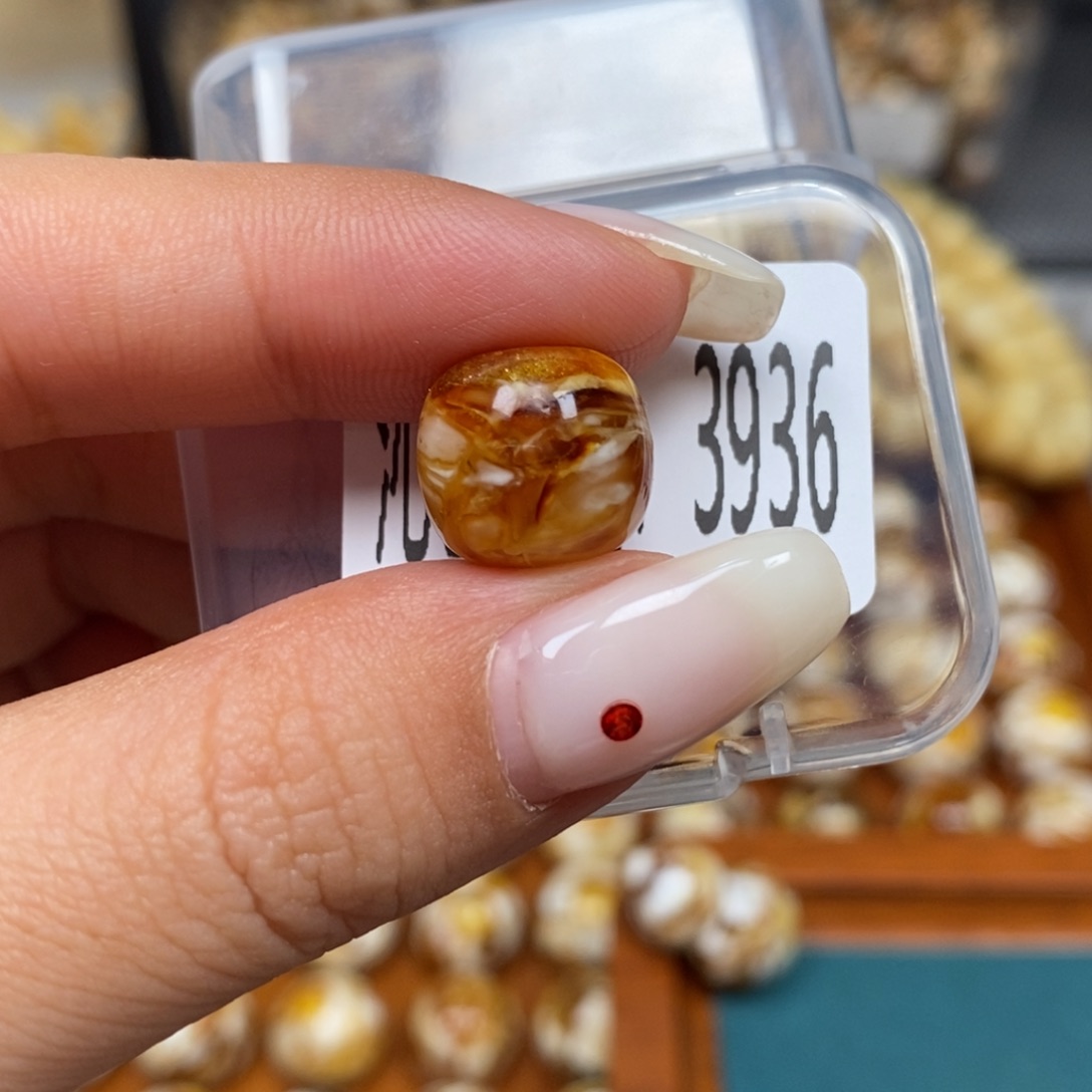 蜜蜡未镶嵌珠宝奇石3936