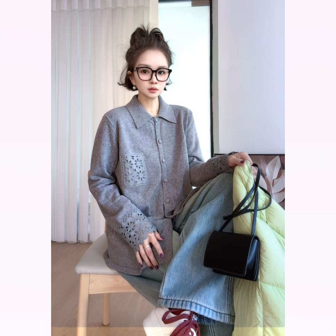 2025冬季新款翻领单排扣拼接花边设计宽松百搭洋气针织上衣