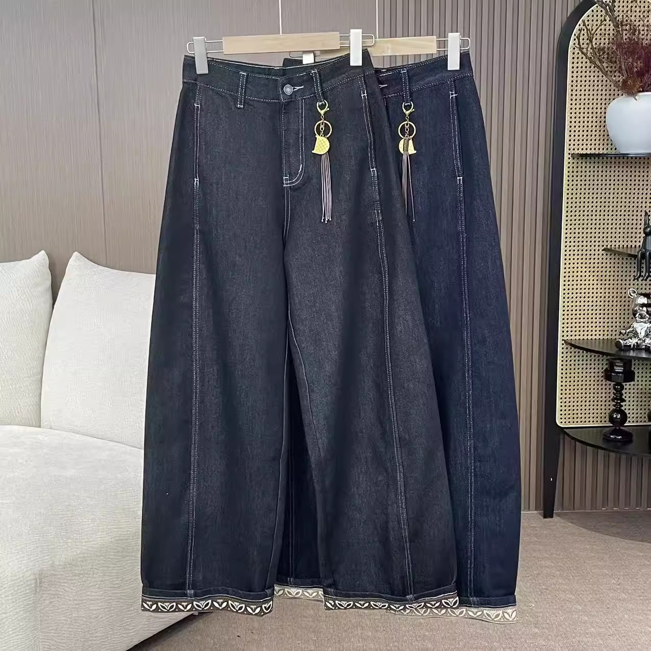 【刺绣牛仔】2025早秋新款复古裤脚刺绣装饰阔腿牛仔裤(带挂饰)6206