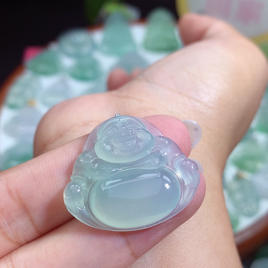 翡翠未镶嵌颈饰佛公