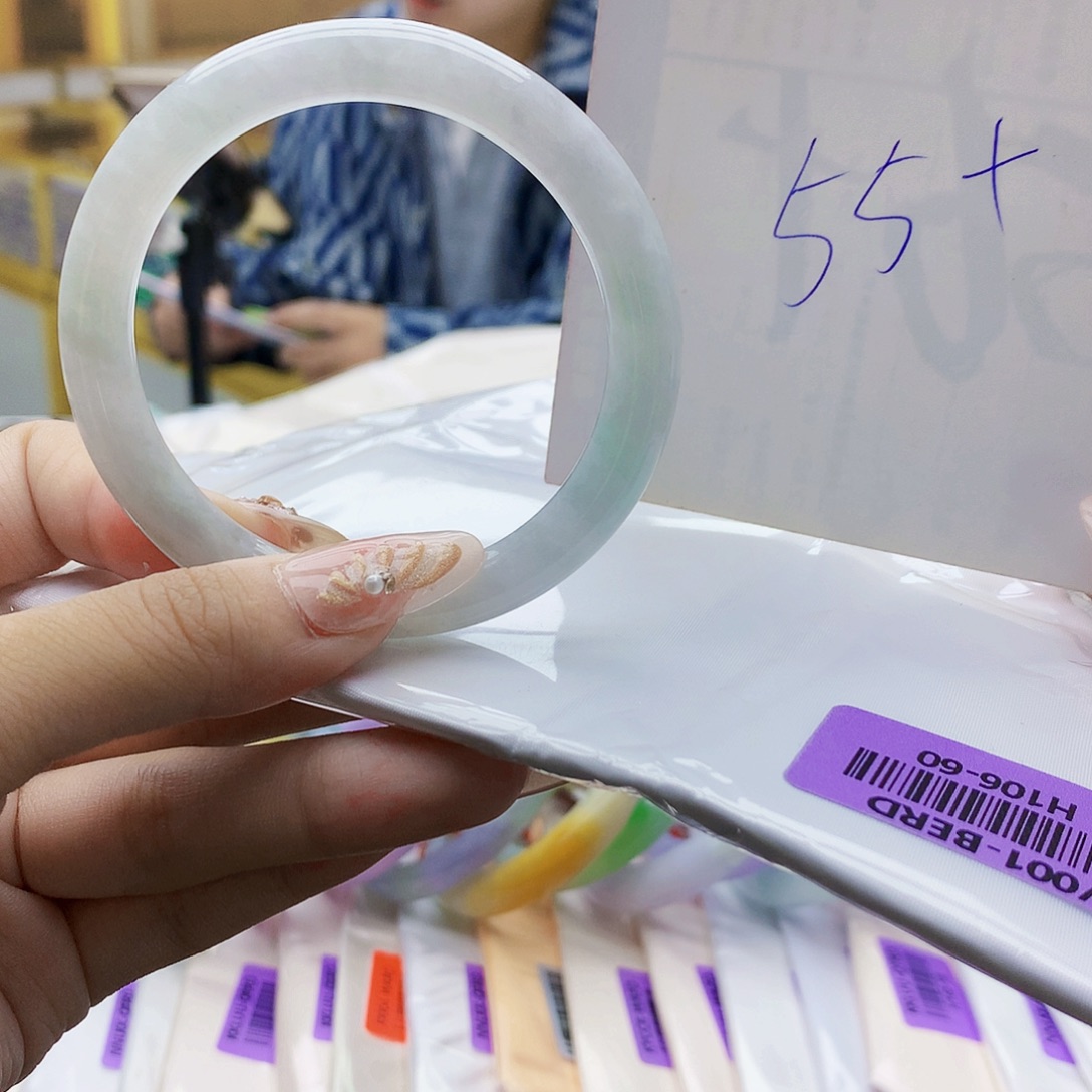 翡翠未镶嵌手镯bbb