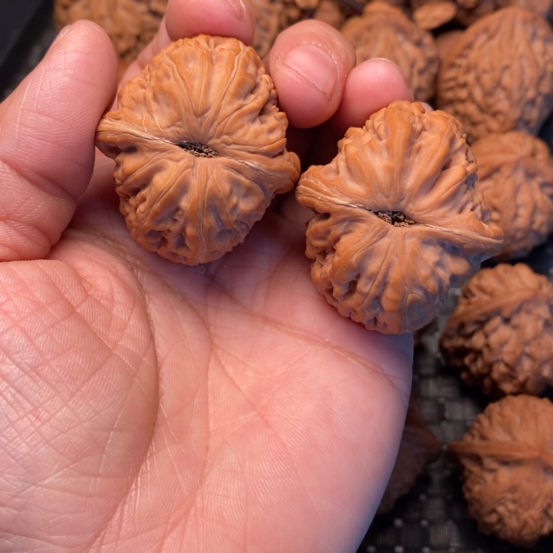 墨***漠把件文玩核桃元宝