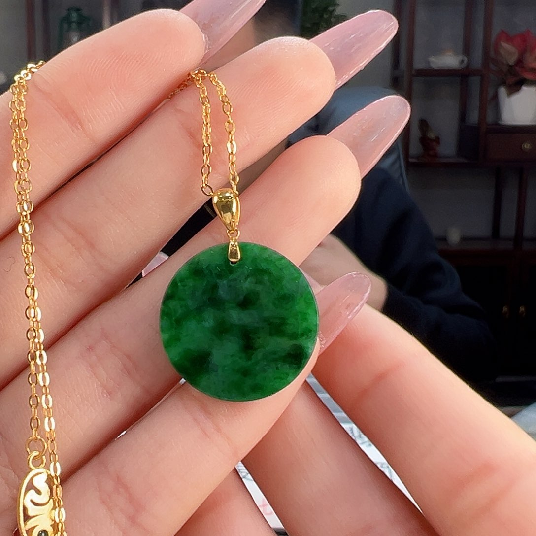 翡翠吊坠(赠链)18K金镶嵌赠银链子45