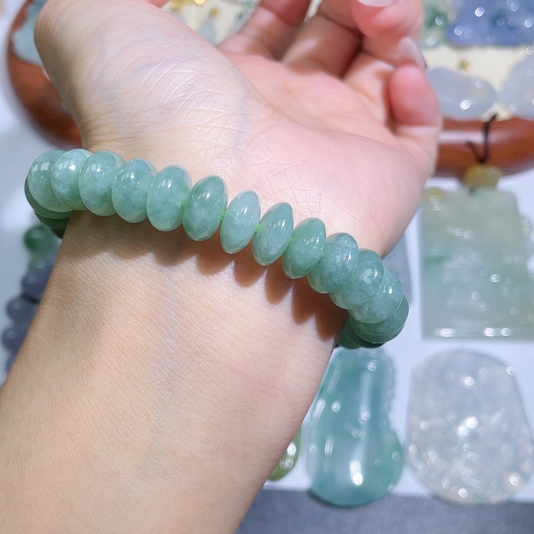 翡翠手串未镶嵌算盘珠