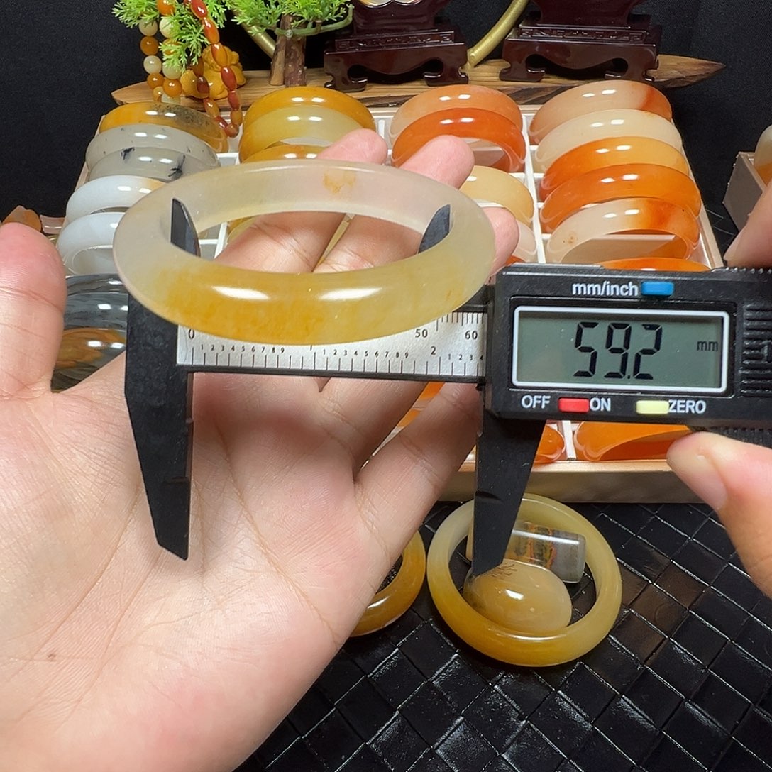 石英质玉（黄龙玉）未镶嵌手镯