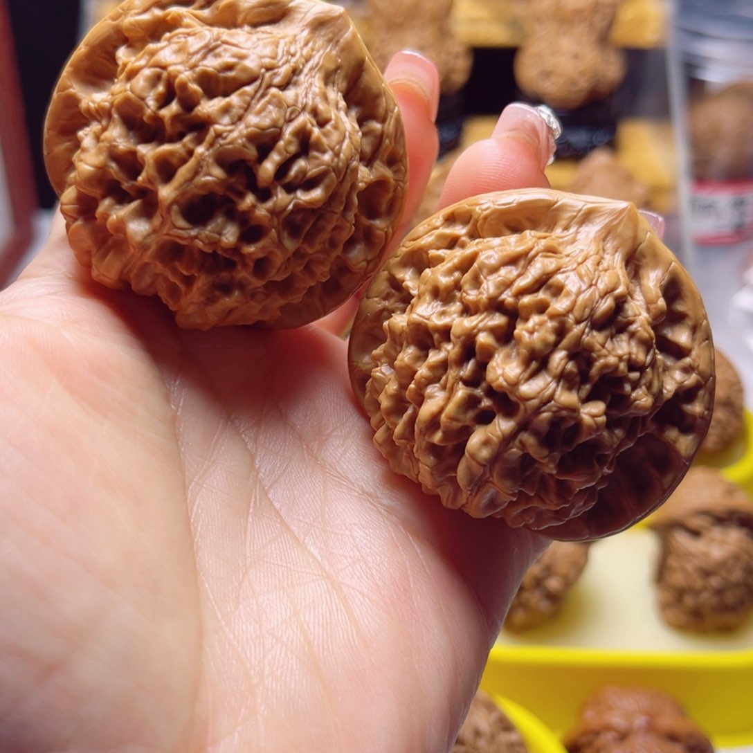 文玩核桃吊坠麒麟纹肉球官帽