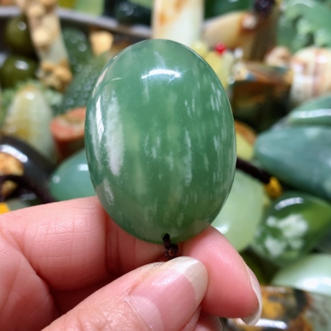 蛇纹石玉未镶嵌手把件