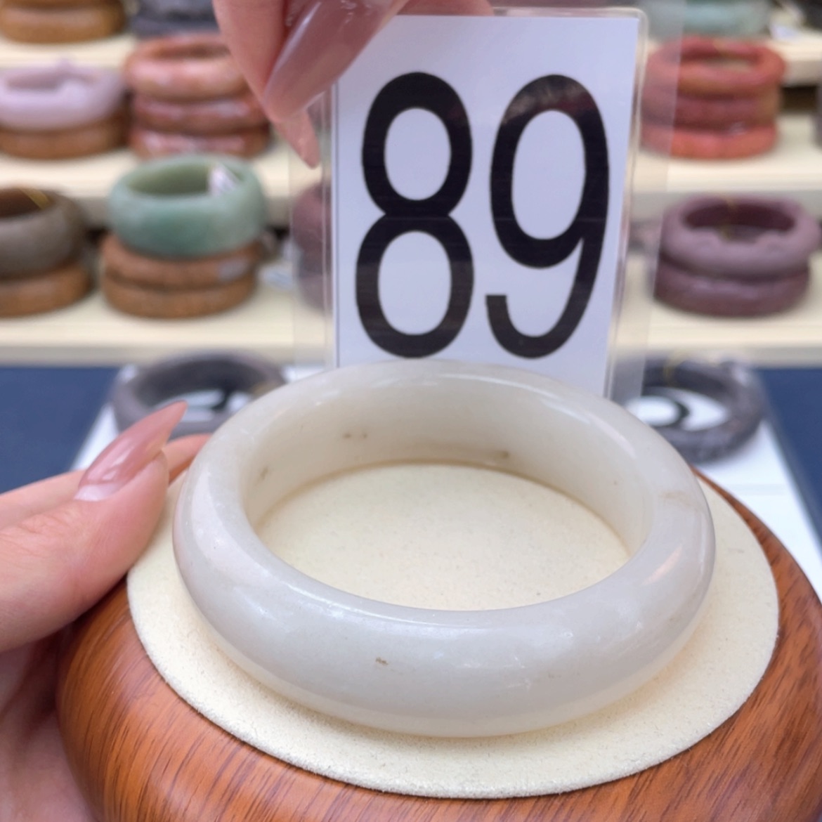 【闪购商品】石英质玉手镯未镶嵌