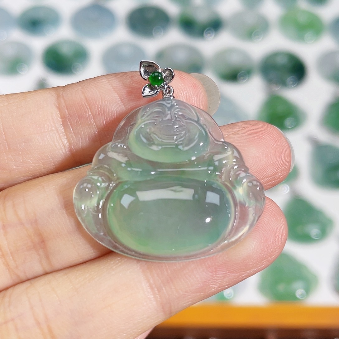 颈饰18K金镶嵌翡翠吊坠