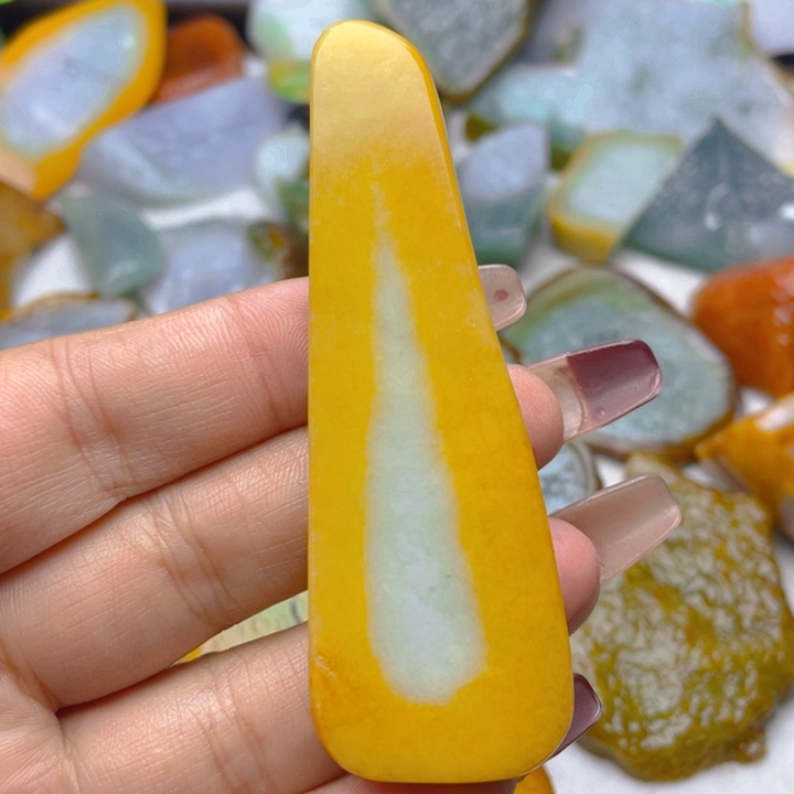 翡翠挂件未镶嵌翡翠