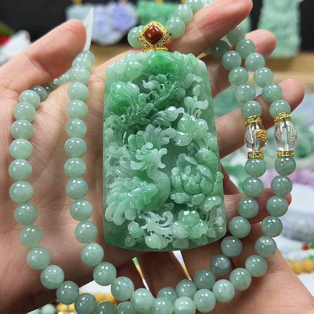 翡翠未镶嵌颈饰吊坠